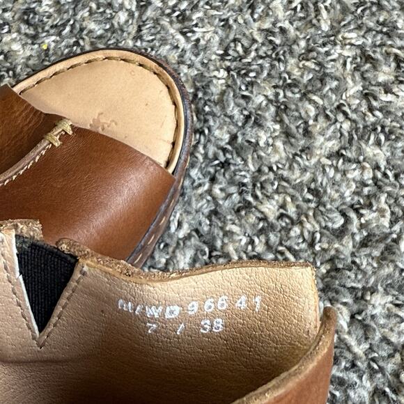 Born Size 7 Brown Leather Platform Heel Sandals Shoes Slide Slip On New - Picture 9 of 10